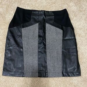 NWOT Hem & Thread Skirt Size S